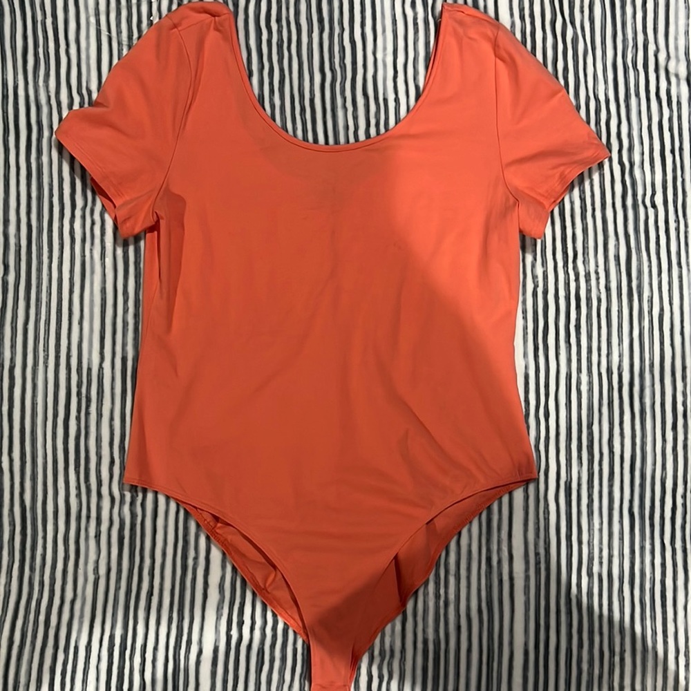coral off shoulder body suir